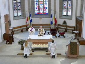 Allerseelen mit Segnung der Gräber auf dem Friedhof in Naumburg (© Karl-Franz Thiede)